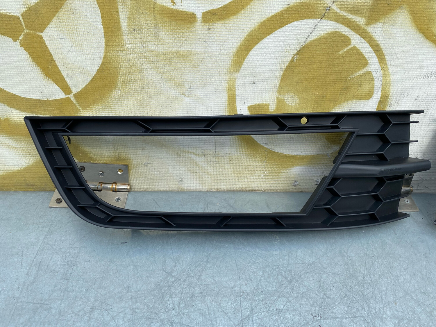 РАМКА ТУМАНКИ ПРАВАЯ SKODA OCTAVIA A7 13-17 НОВАЯ АНАЛОГ