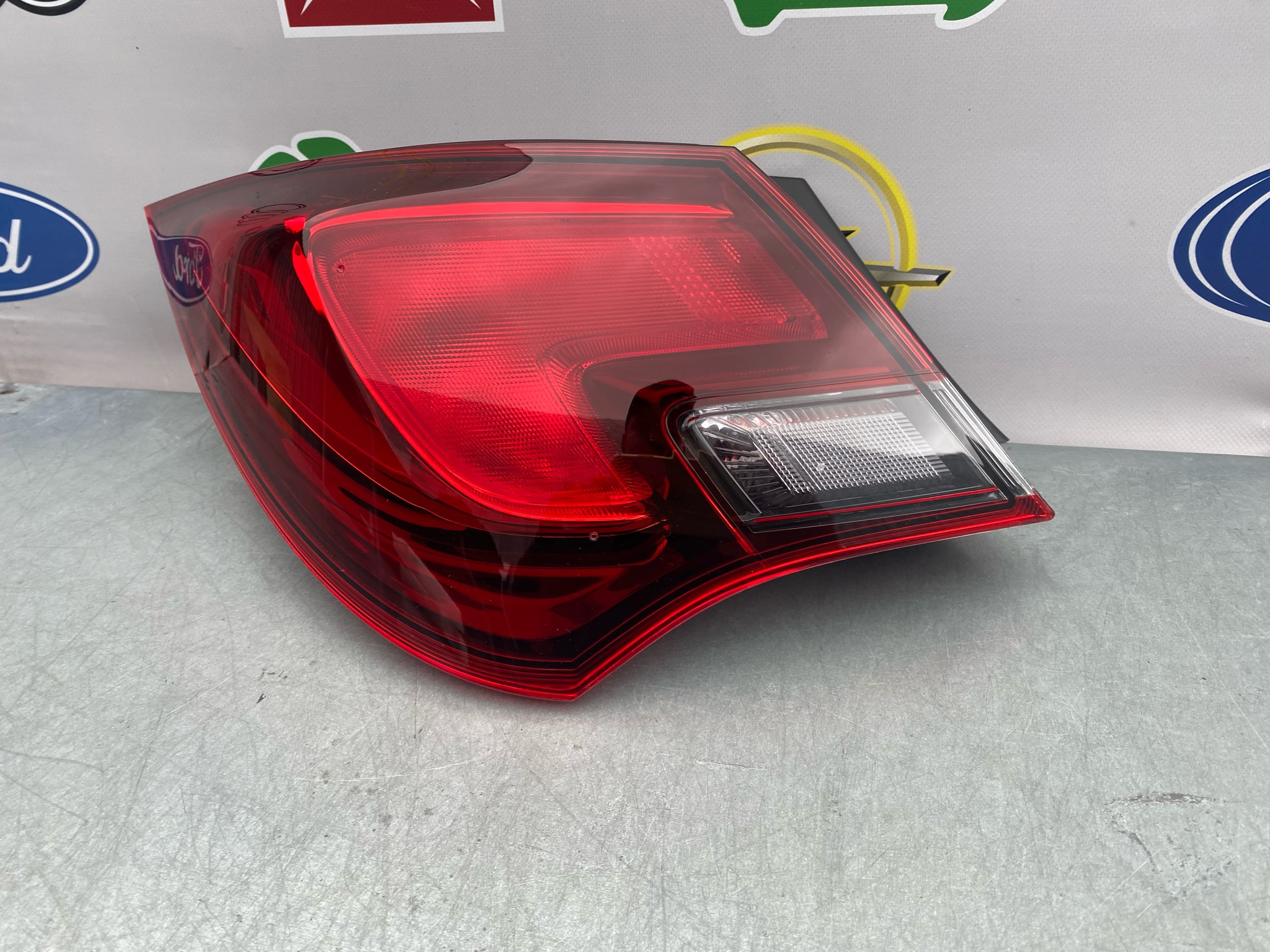 Astra-h sd фонарь задн левый. фонарь opel astra j. задний фонарь внутренний opel astra j седан. Opel astra j фонарь задний левый. 442-1982l-ue.