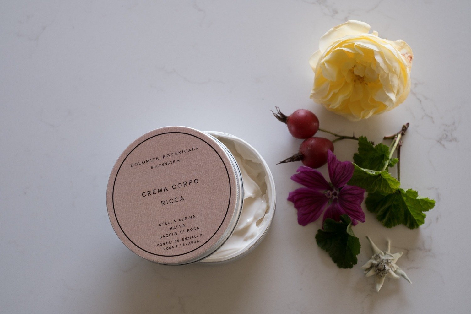 CREMA CORPO RICCA con Malva, Stella Alpina e Bacche di Rosa