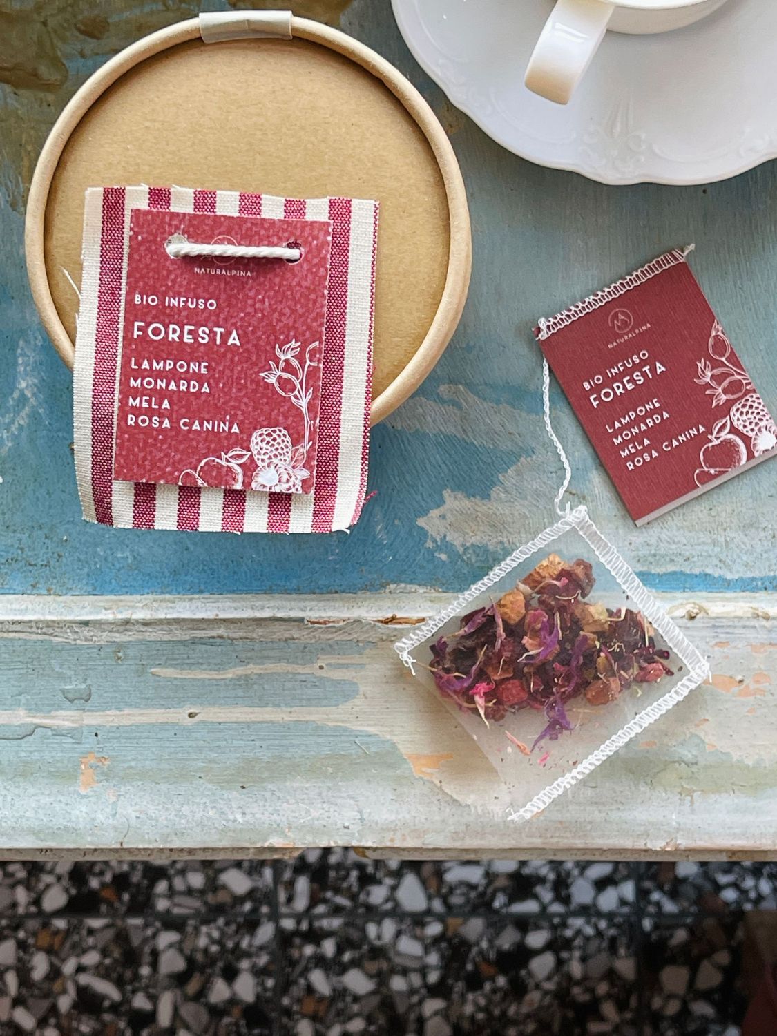 HAPPY EARL GREY - INFUSIONE BIOLOGICA CON MELA, LAMPONI E MONARDA HAPPY EARL GREY - INFUSIONE BIOLOGICA CON MELA, LAMPONI E MONARDA