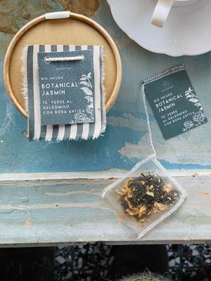 BOTANICAL - INFUSIONE BIOLOGICA CON TE' VERDE AL GELSOMINO E ROSE ANTICHE BOTANICAL - INFUSIONE BIOLOGICA CON TE' VERDE AL GELSOMINO E ROSE ANTICHE