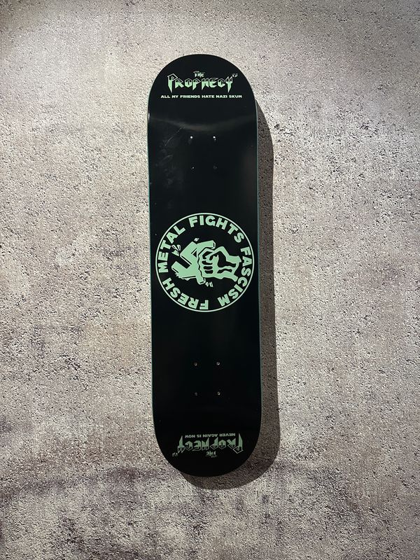 Skateboard 'Fight Fascism'