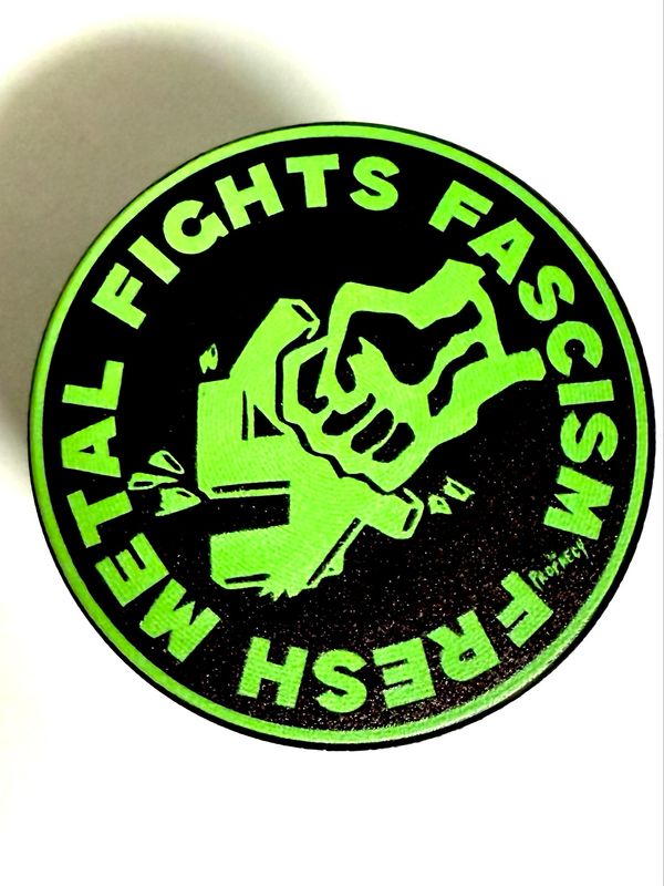 Grinder „Fresh Metal Fights Fascism“