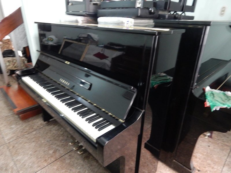 Piano vertical acústico Yamaha_U2
