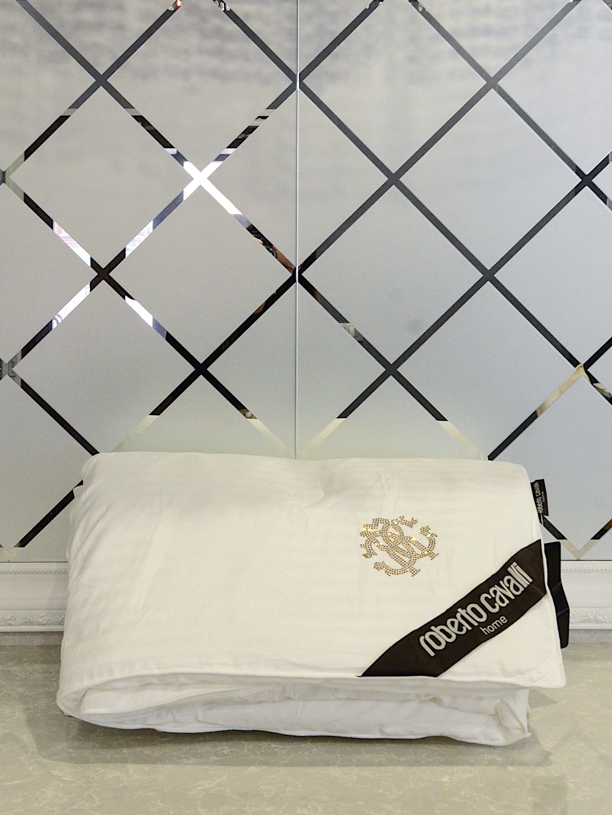 Покрывало роберто кавалли хлопок. Постельное роберто кавалли с одеялом. Roberto cavalli плед. Roberto cavalli плед. Одеяла роберто кавалли.