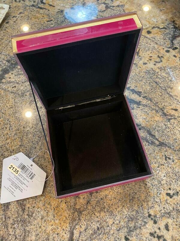 keepsake/jewelry box ONLY ONE