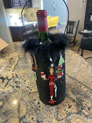Christmas wine bottle carrier ONLY ONE (wine not included )