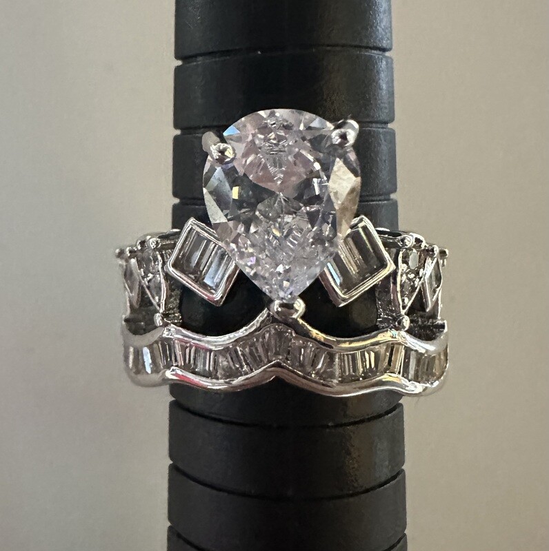 Big stone Crown Ring
