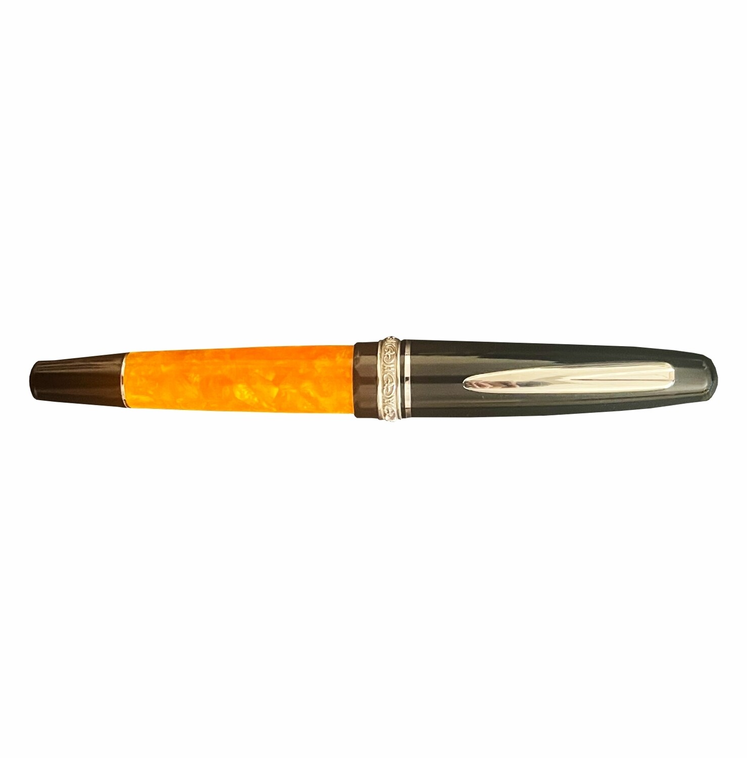 Delta Dolcevita Zen Rhodium Plated Trimmings Fountain Pen