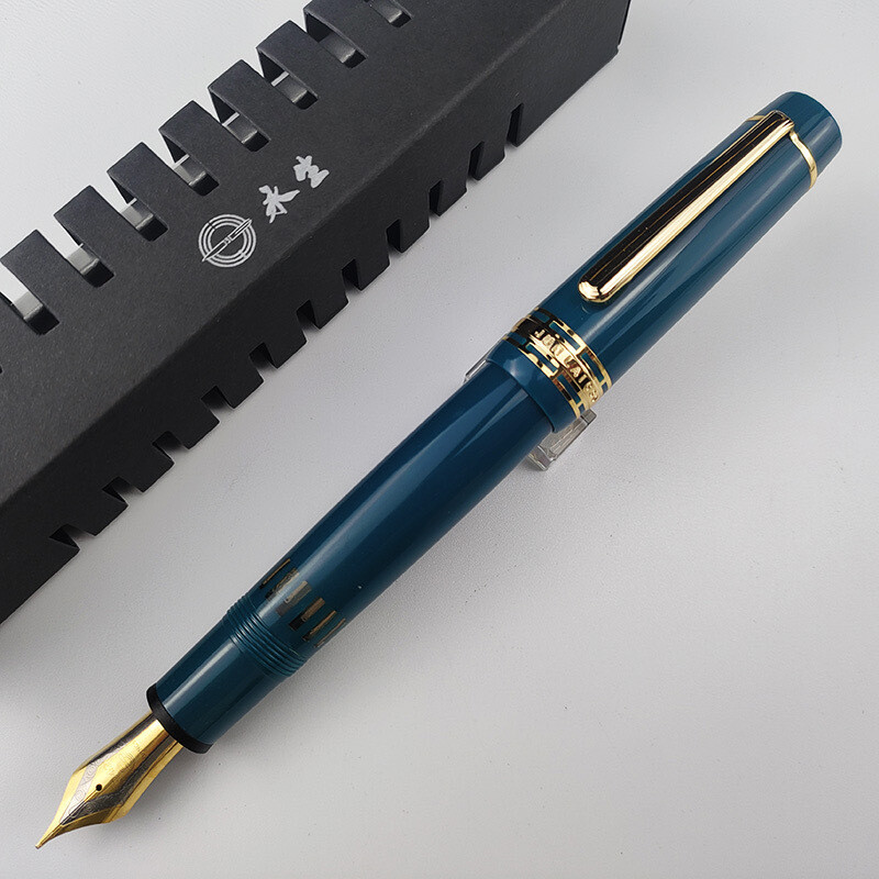 Wing Sung 630 - Piston Filled - Flat Head - 0,5 mm (F) Steel Nib, Colour: Cyan