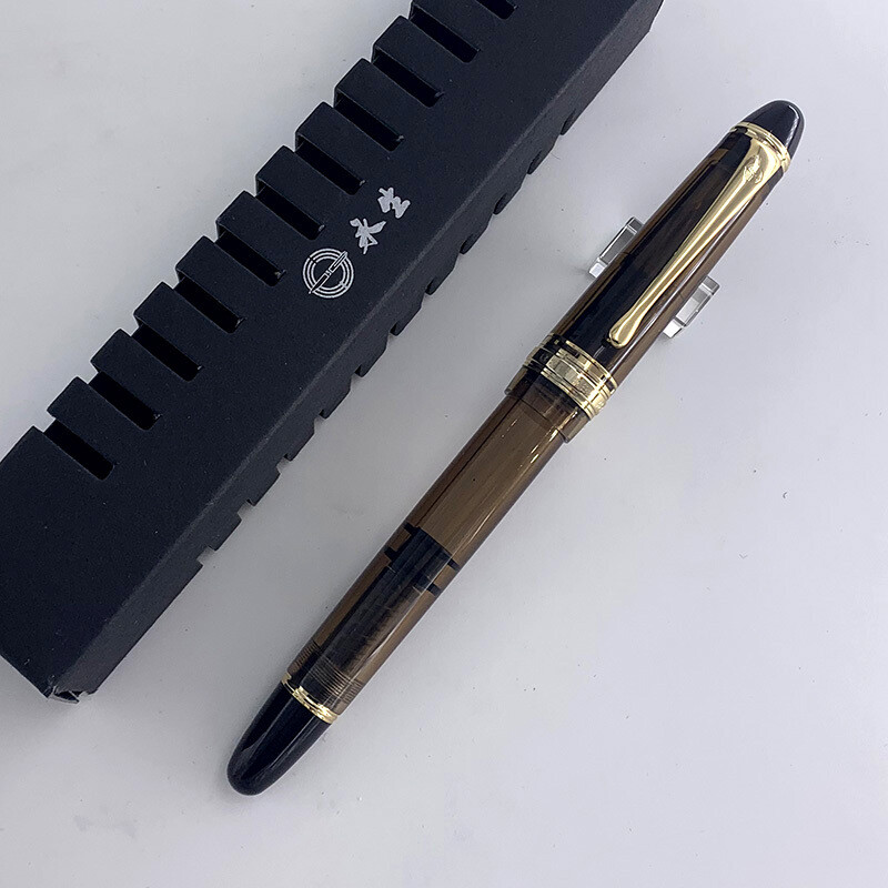 Wing Sung 699 - Piston Filled  - 0,5 mm (F) Steel Nib, Colour: Translucent Brown
