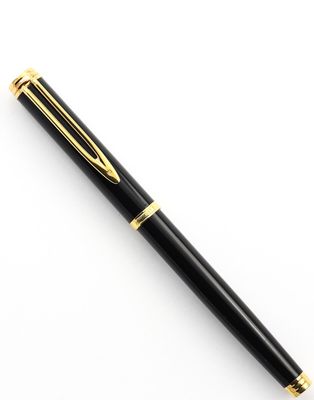 Waterman Gentleman Fountain Pen, Black Lacquer with Gold Plated trims. 18k Solid Gold nib Medium point
