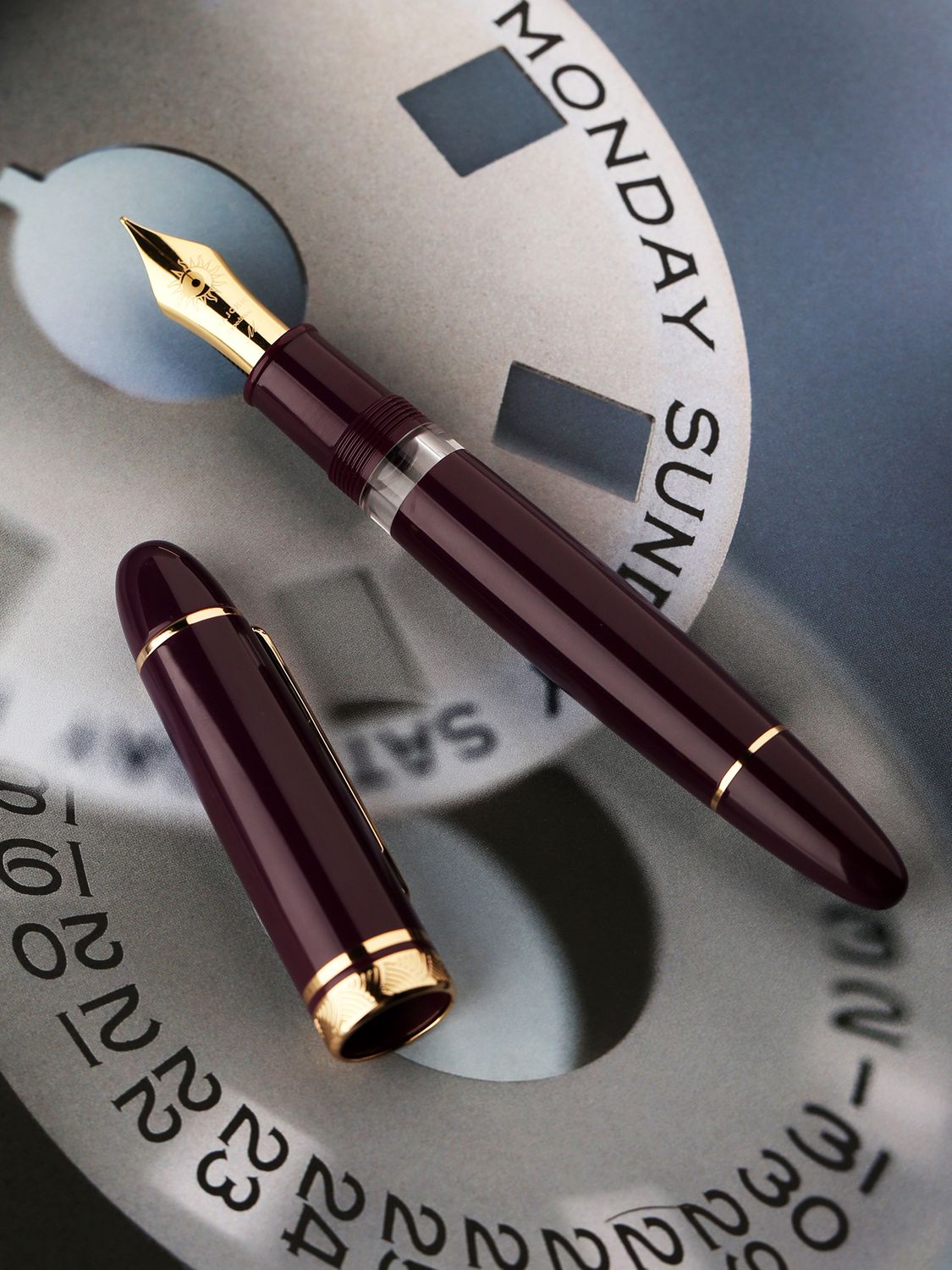 Moonman P140 Raspberry Purple Fountain Pen # 8 Stainless Steel Gold Plated Nib