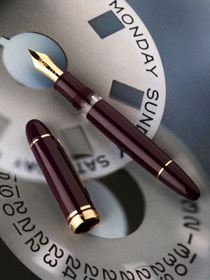 Moonman P140 Raspberry Purple Fountain Pen # 8 Stainless Steel Gold Plated Nib