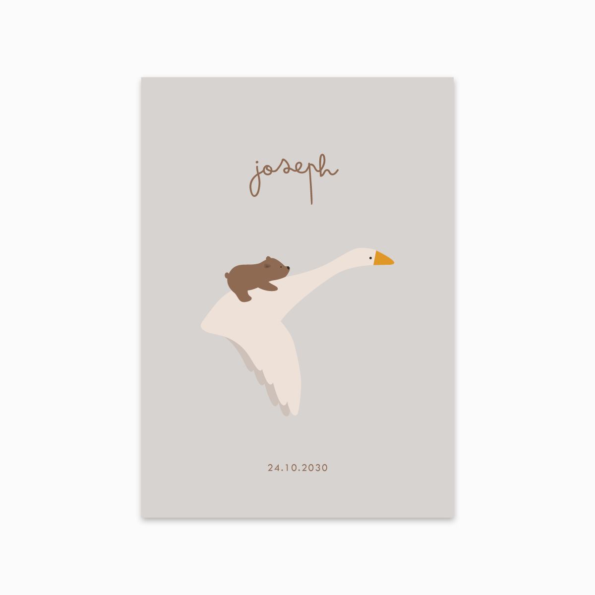 Faire-part de naissance poétique &#39;Sur une oie&#39; avec un petit ours brun sur le dos d&#39;une oie, annonçant l&#39;arrivée d&#39;un bébé.