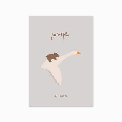Faire-part de naissance poétique &#39;Sur une oie&#39; avec un petit ours brun sur le dos d&#39;une oie, annonçant l&#39;arrivée d&#39;un bébé.