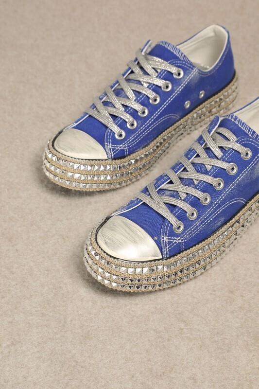 Billie Studded Low Top
