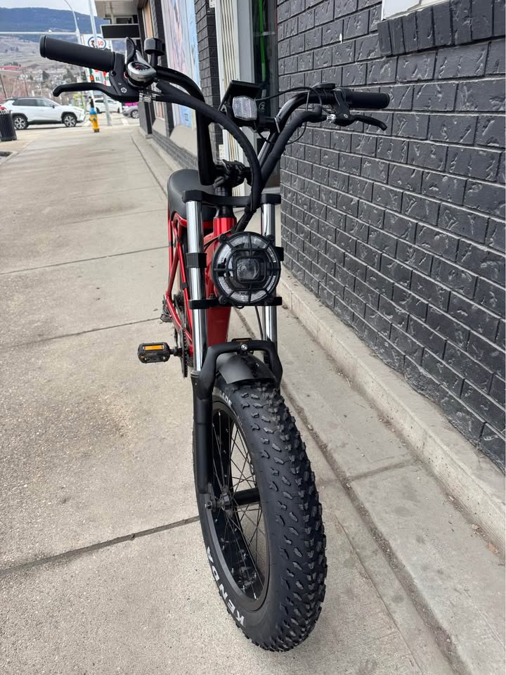 Buzz Drone Moto-Style eBike Red (DEMO) Buzz Drone Moto-Style eBike Red (DEMO)
