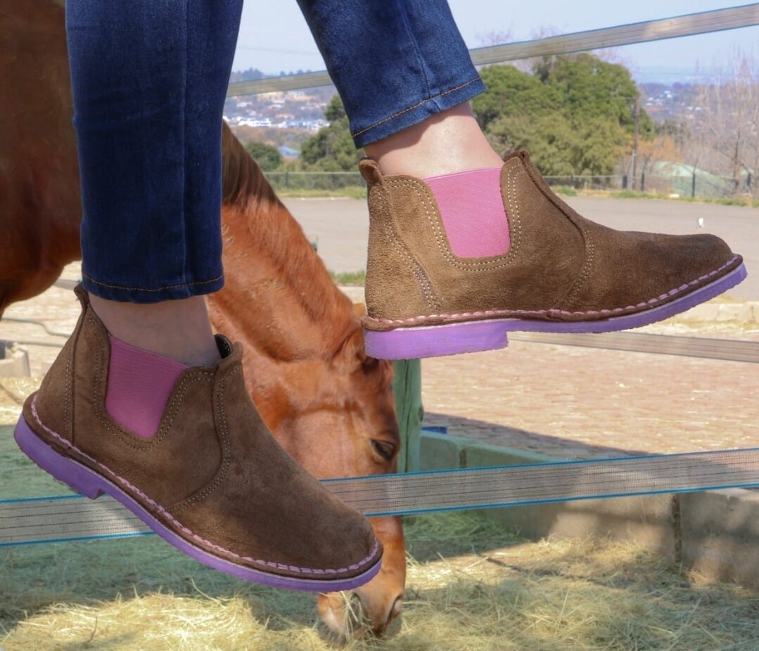 LADIES LEATHER boots- vellie