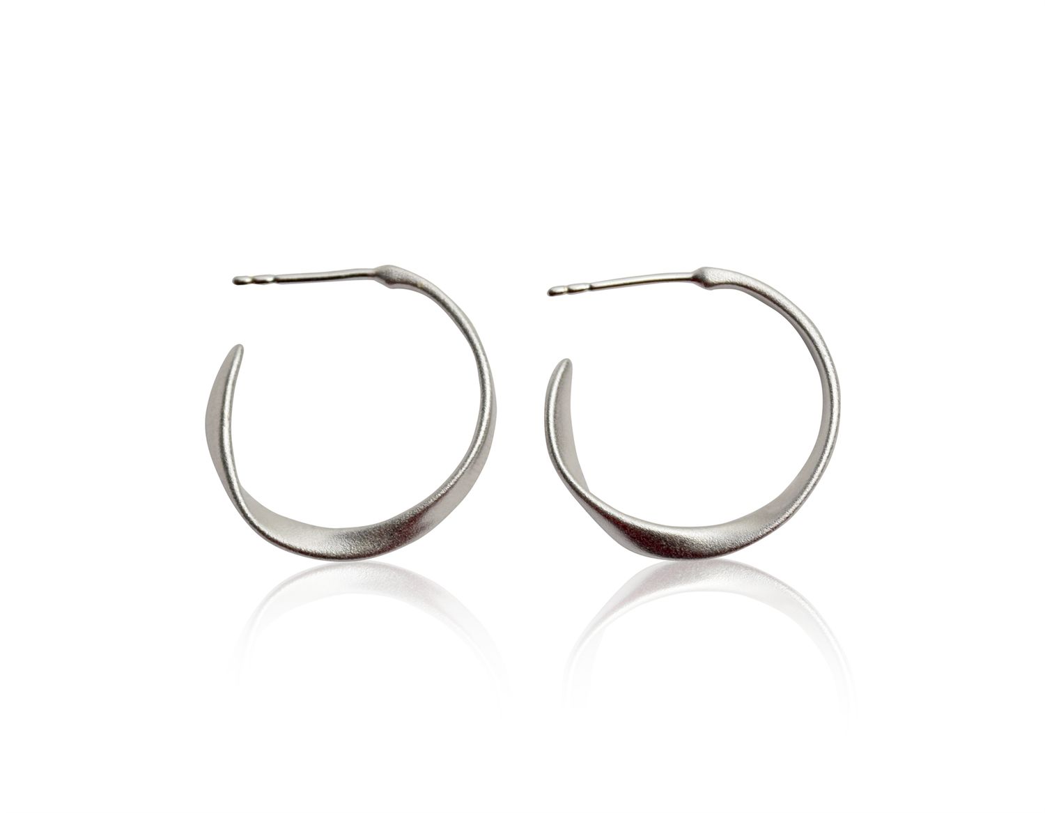 Twisted Øreringe (Small - Forsølvet) Zefina Twisted Øreringe (Small - Forsølvet) Zefina