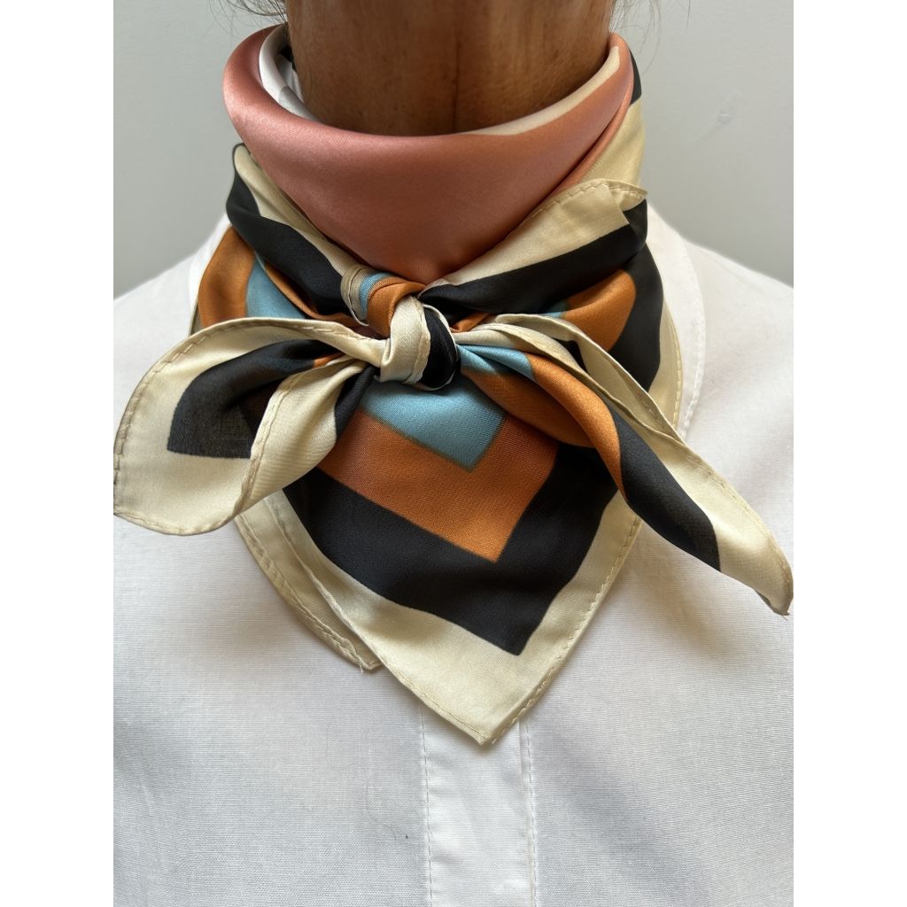 Tørklæde nude/black ThreeM