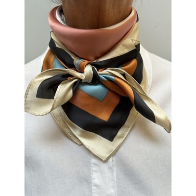 Tørklæde nude/black ThreeM