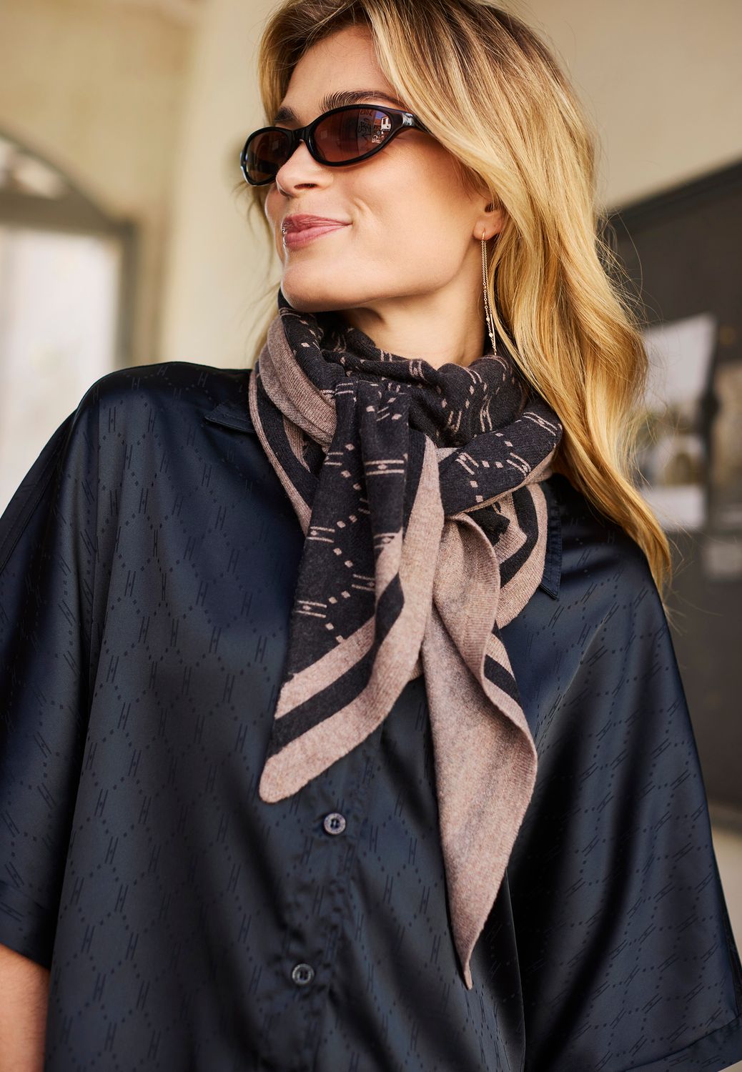 Triangle Scarf (Brunlige nuancer) Hype The Detail