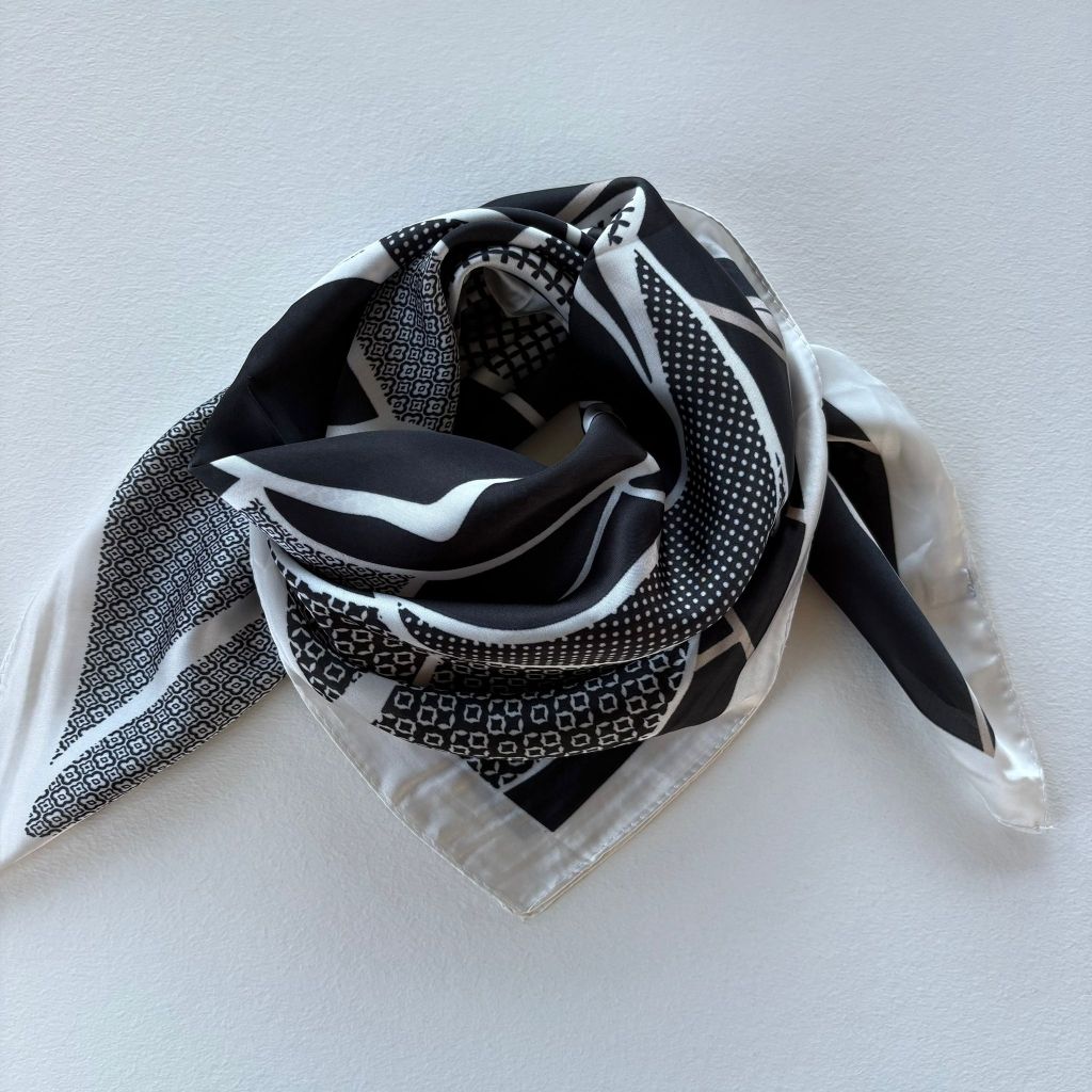 Tørklæde (Black) ThreeM