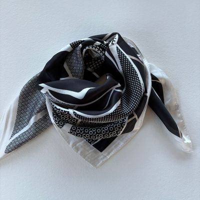 Tørklæde (Black) ThreeM