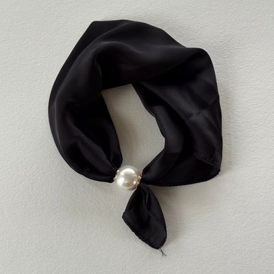 Tørklæde M/ perle magnetlås Black ThreeM