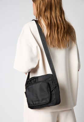 Cross Over Bag (Black) Hype The Detail