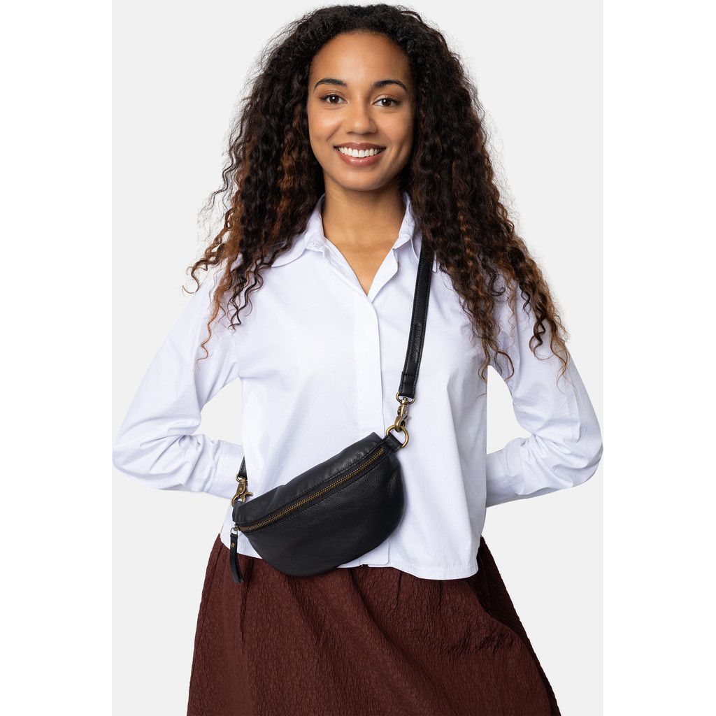 Gisela Bumbag Black ReDesigned