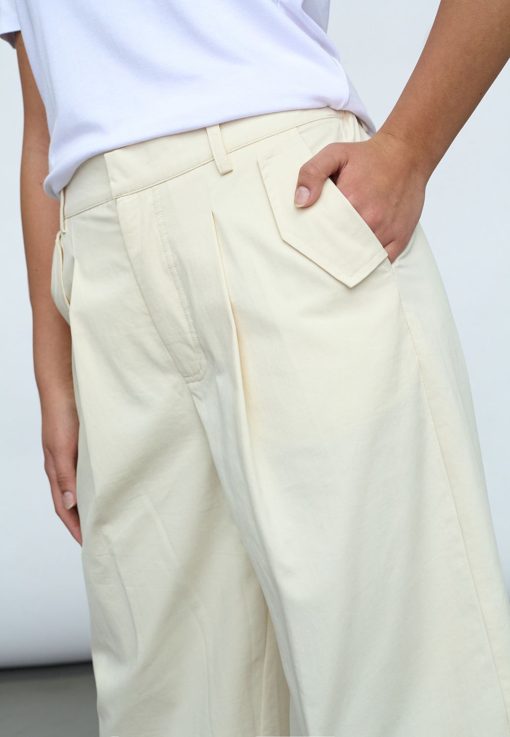 Edith Shorts Porcelain Sisters Point