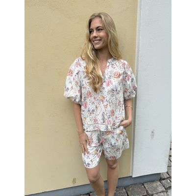 Lis Print Emrodery shorts continue