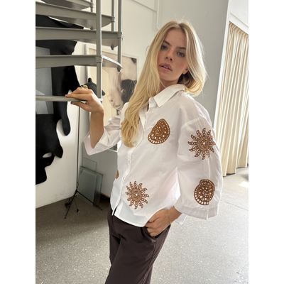 Emilia white w. brown broderi Continue