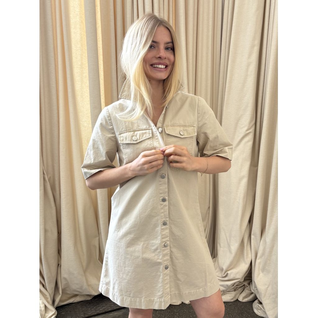 Carrie dress sand Continue