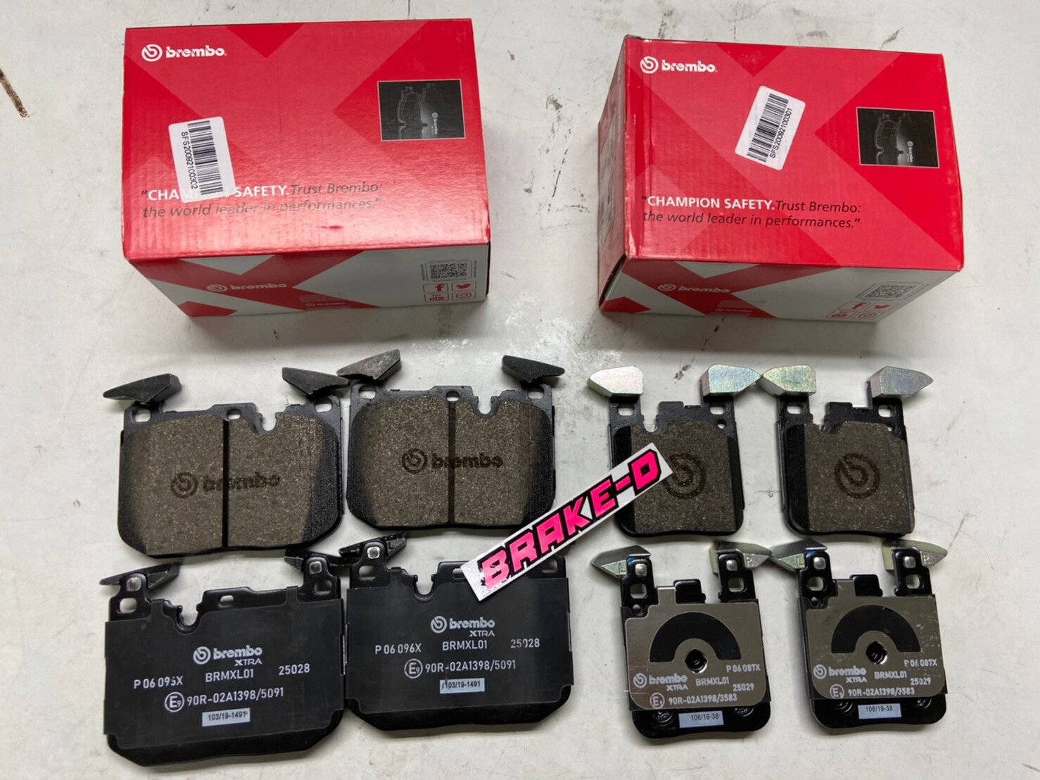 BREMBO XTRA ผ้าเบรกหน้า-หลัง สำหรับ BMW F30 Msport คาลิปเปอร์