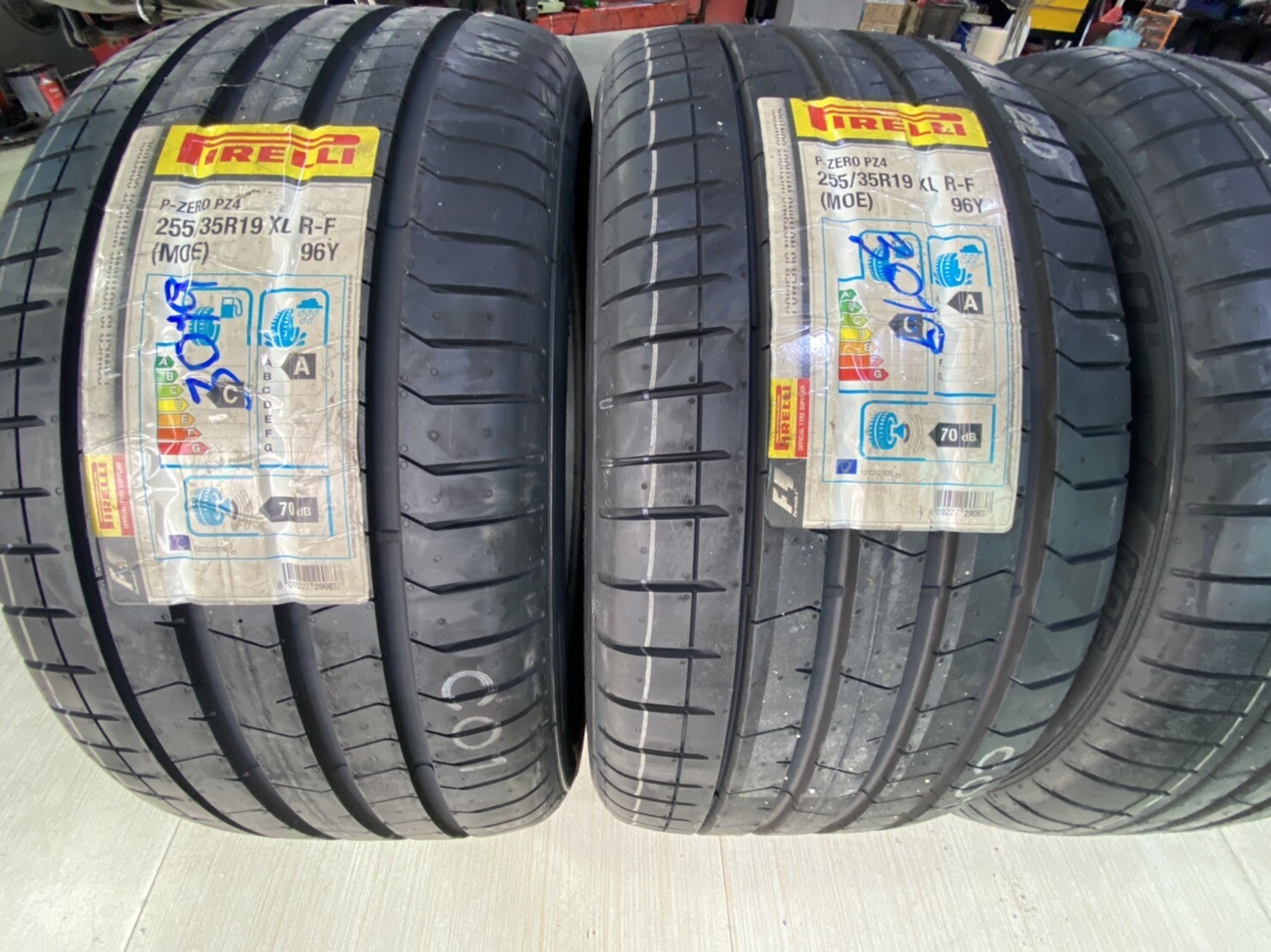 ยาง PIRELLI P ZERO PZ4 สำหรับเมอร์เซเดสเบนส์ C CLASS ขนาด