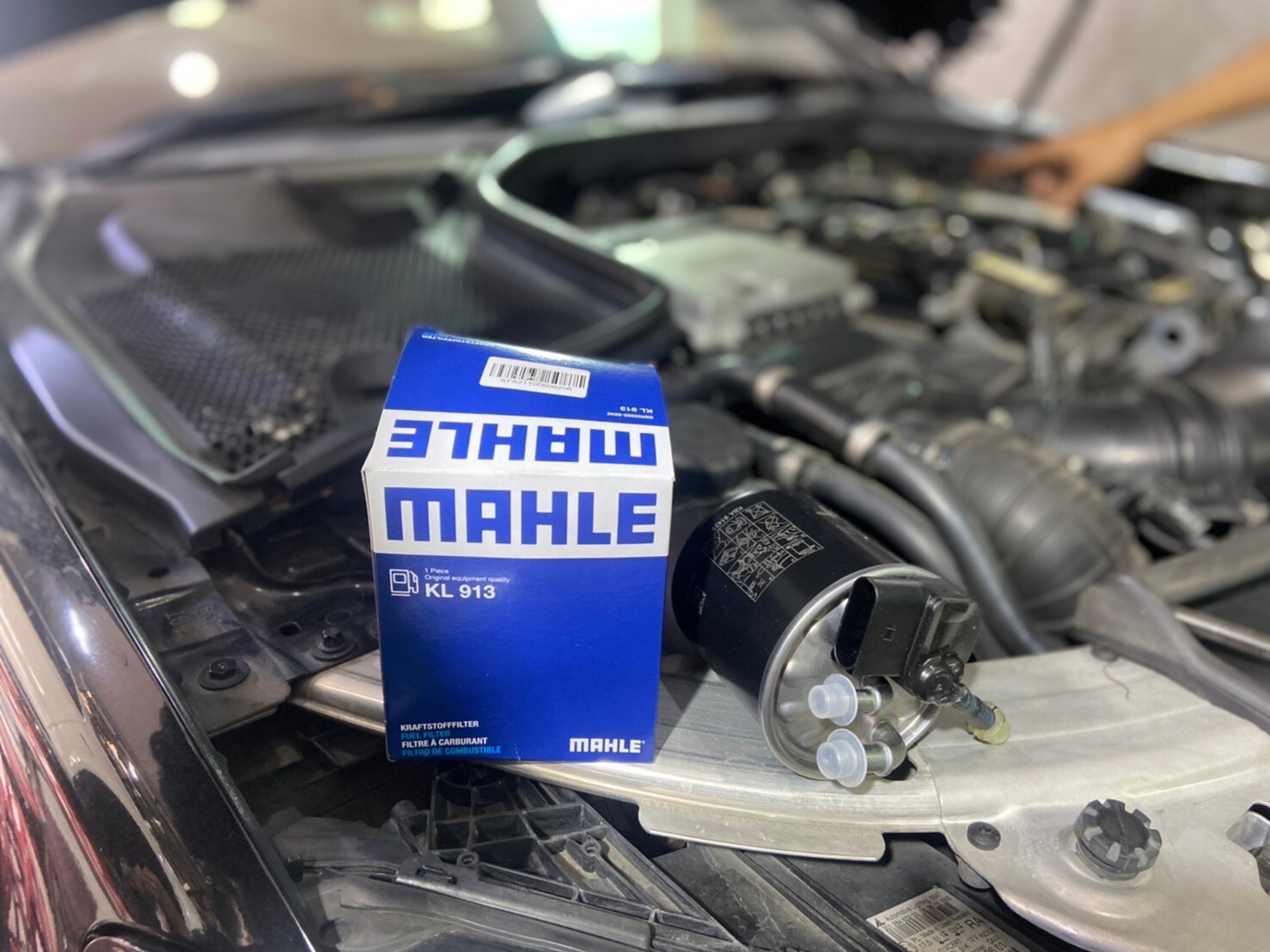 MAHLE ไส้กรองน้ำมันเชื้อเพลิง สำหรับเบนส์ W205  C300