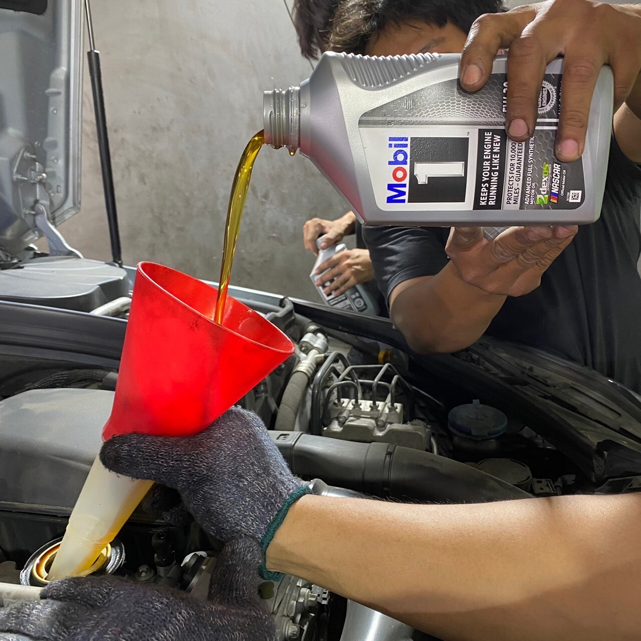 ชุดถ่ายน้ำมันเครื่องMOBIL1  5W30 สำหรับ เมอร์เซเดสเบนส์ Ecoupe w207