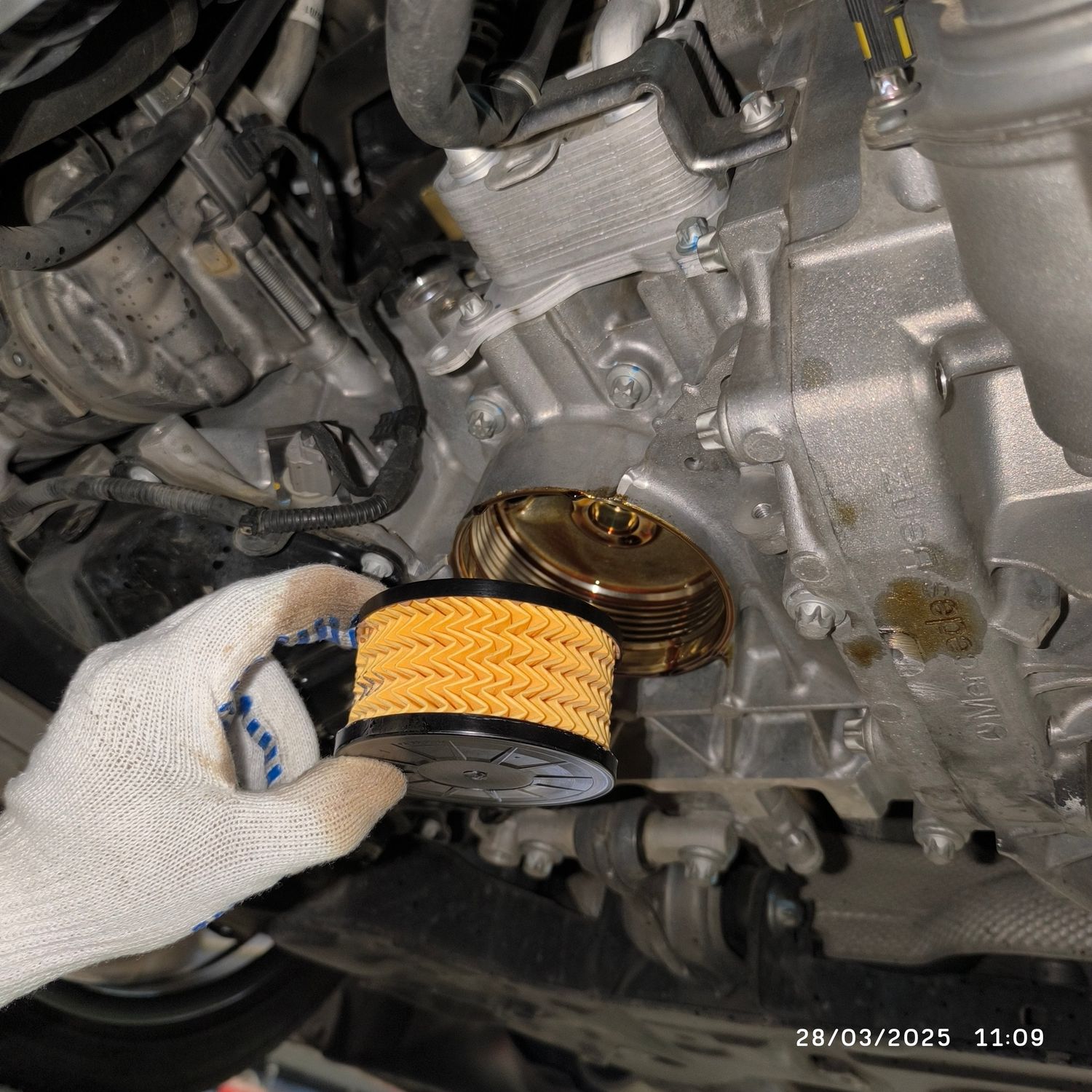 ไส้กรองน้ำมันเครื่อง MERCEDES BENZ A 200 GLA GLB200  แท้ M281 / 282