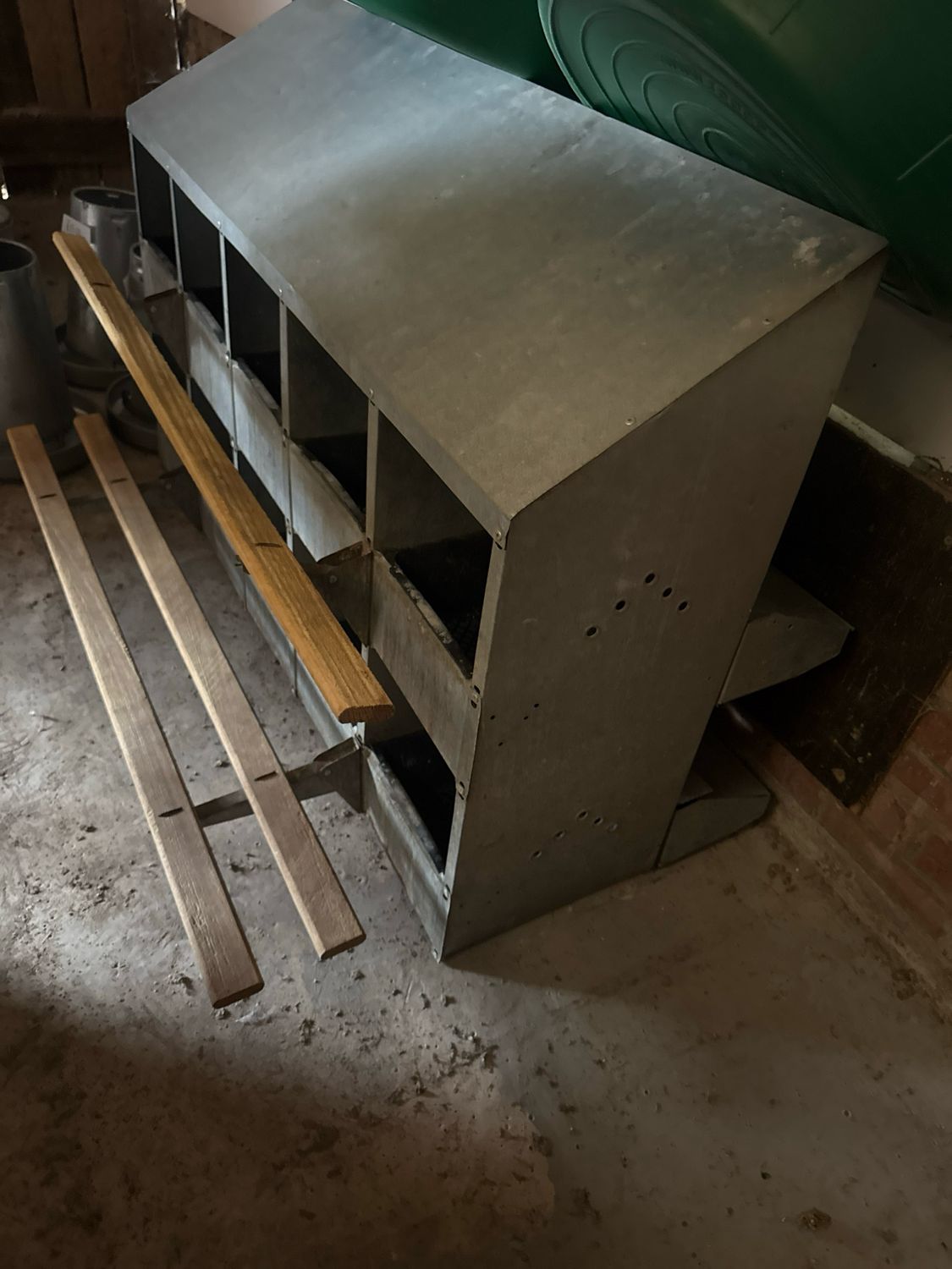10 hole nest box, with roll behind egg collection - COLLECTION ONLY