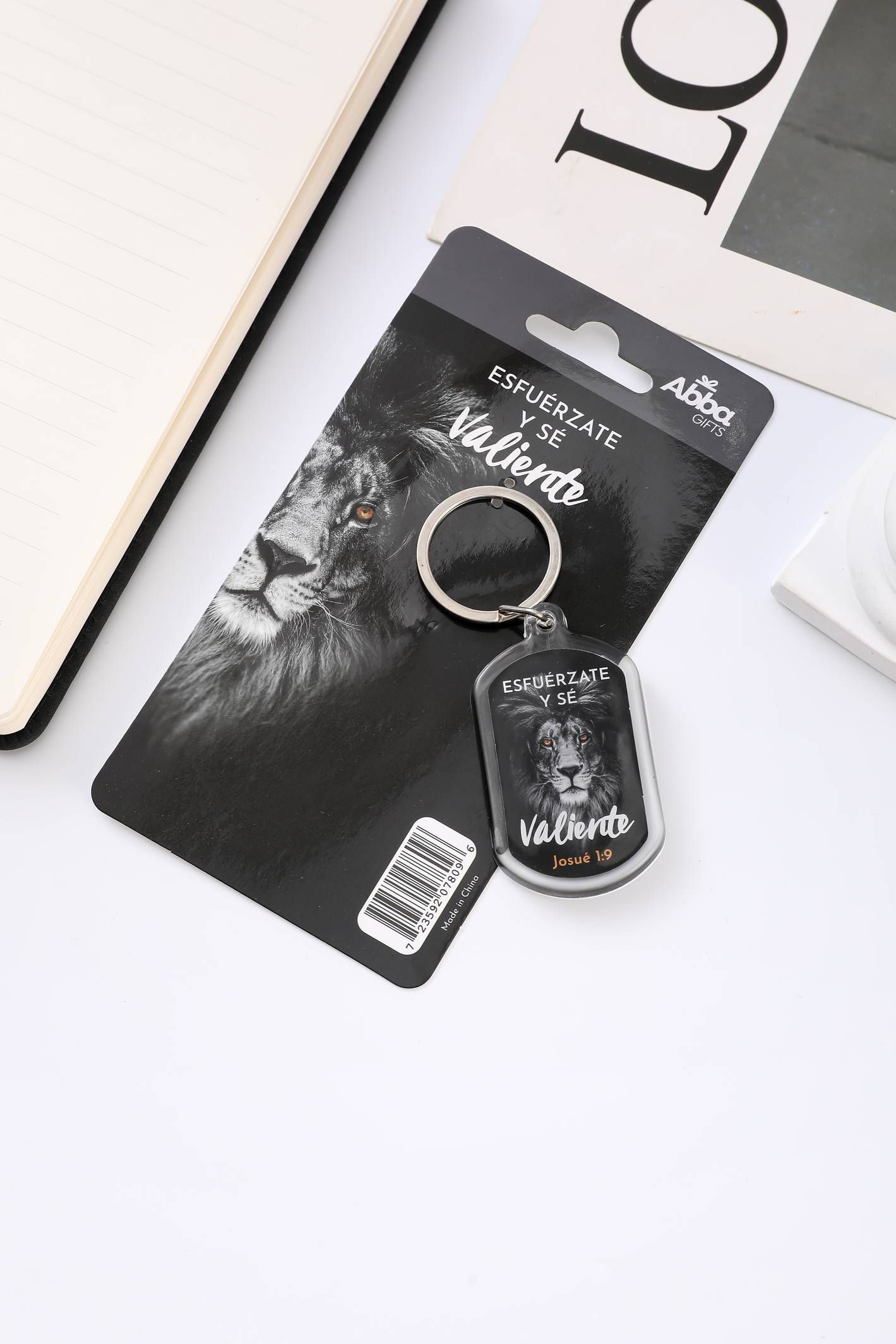 Llavero Acrílico: Esfuérzate y sé valiente (Josué 1:9)