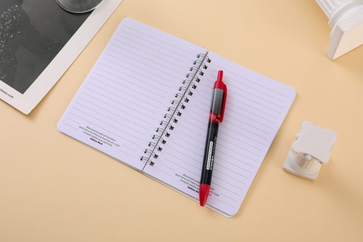 Pack libreta anillas con bolígrafo. Bienaventurado el hombre