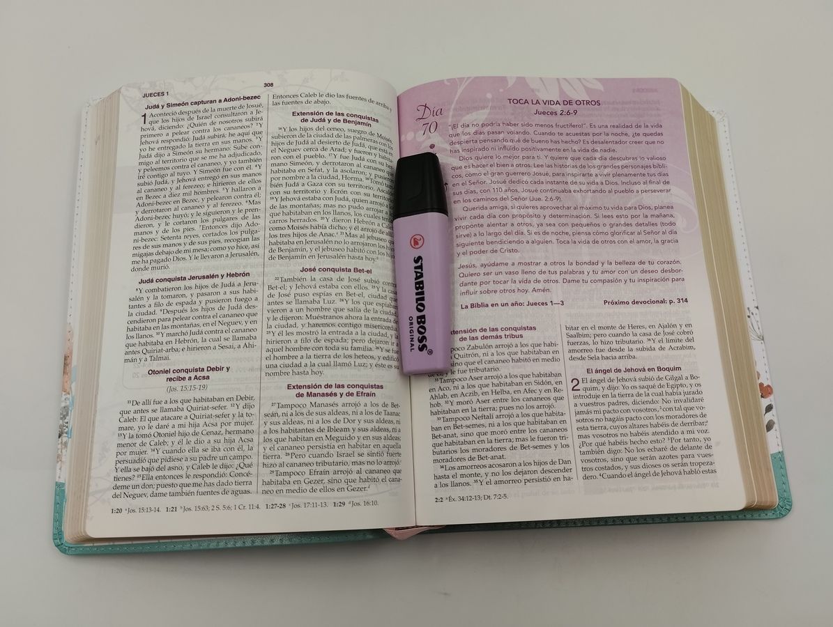 Biblia de la mujer conforme al corazón de Dios RVR60 Edición jardín (Free Shipping)