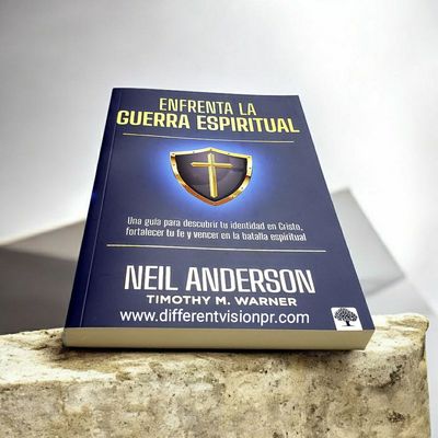 Enfrenta la guerra espiritual: Una guía para descubrir tu identidad en Cristo