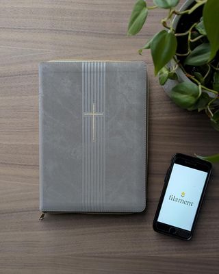 Biblia de referencia en la columna central NTV, letra grande de zíper con Filament (Free Shipping)
