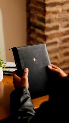 Biblia de estudio de la Vida Plena RV1960, Edición clásica, Negro, Comfort Print, con Índice y Cierre (Free Shipping)