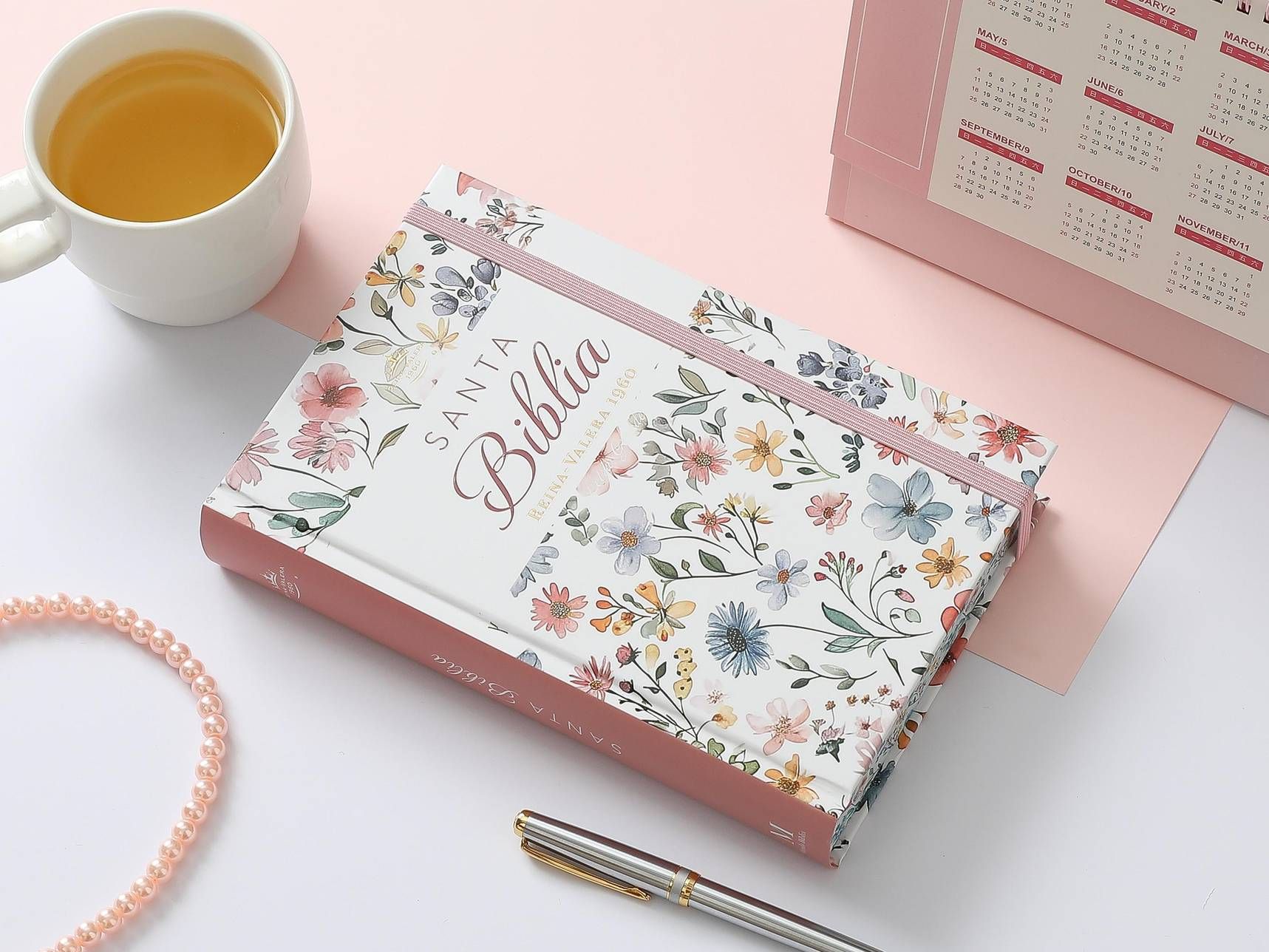 Biblia RVR60 Tamaño manual Letra Grande Tapa dura con elástico: Primavera Blanca (Free Shipping)