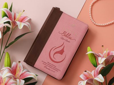Biblia RVR60 tamaño manual letra Gigante Café/café con cierre: Mujer Virtuosa (Free Shipping)